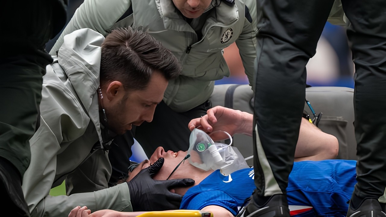 Jesse Derry Injury Update - Chelsea Youngster Stretchered Off After Scary Head Collision