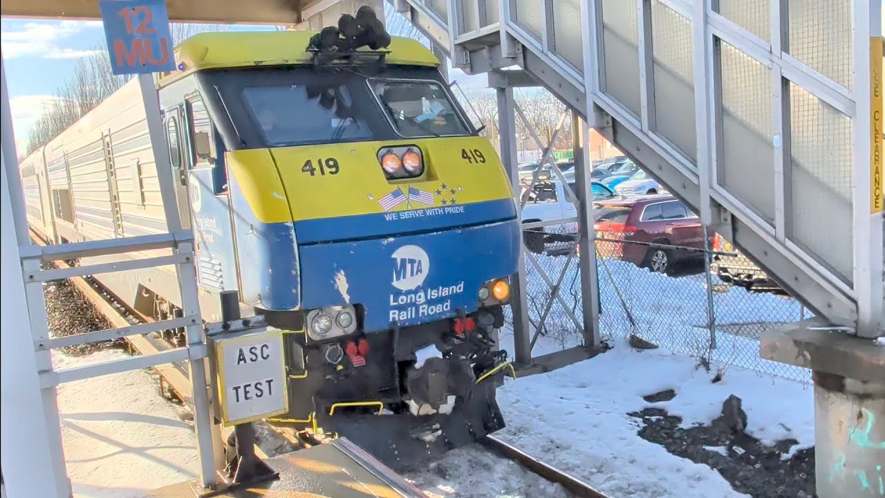 LIRR 419 enters Ronkonkoma from lay up siding.