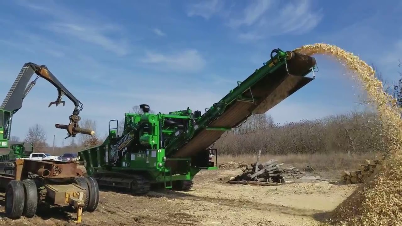 Bandit Beast 2680 track with chipper drum  Phenomenal chip quality! Biomass wood chipping.