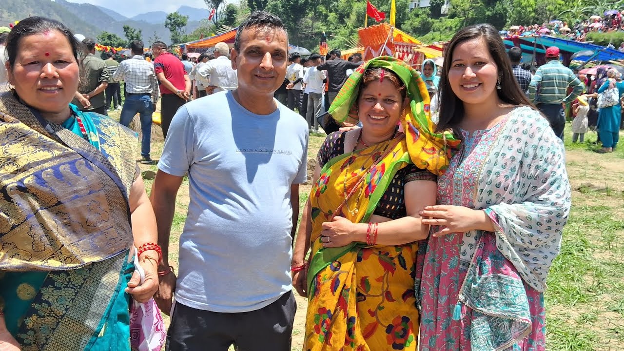 nari devi baniyaat me mona sajwan ke sath bhi mile ...