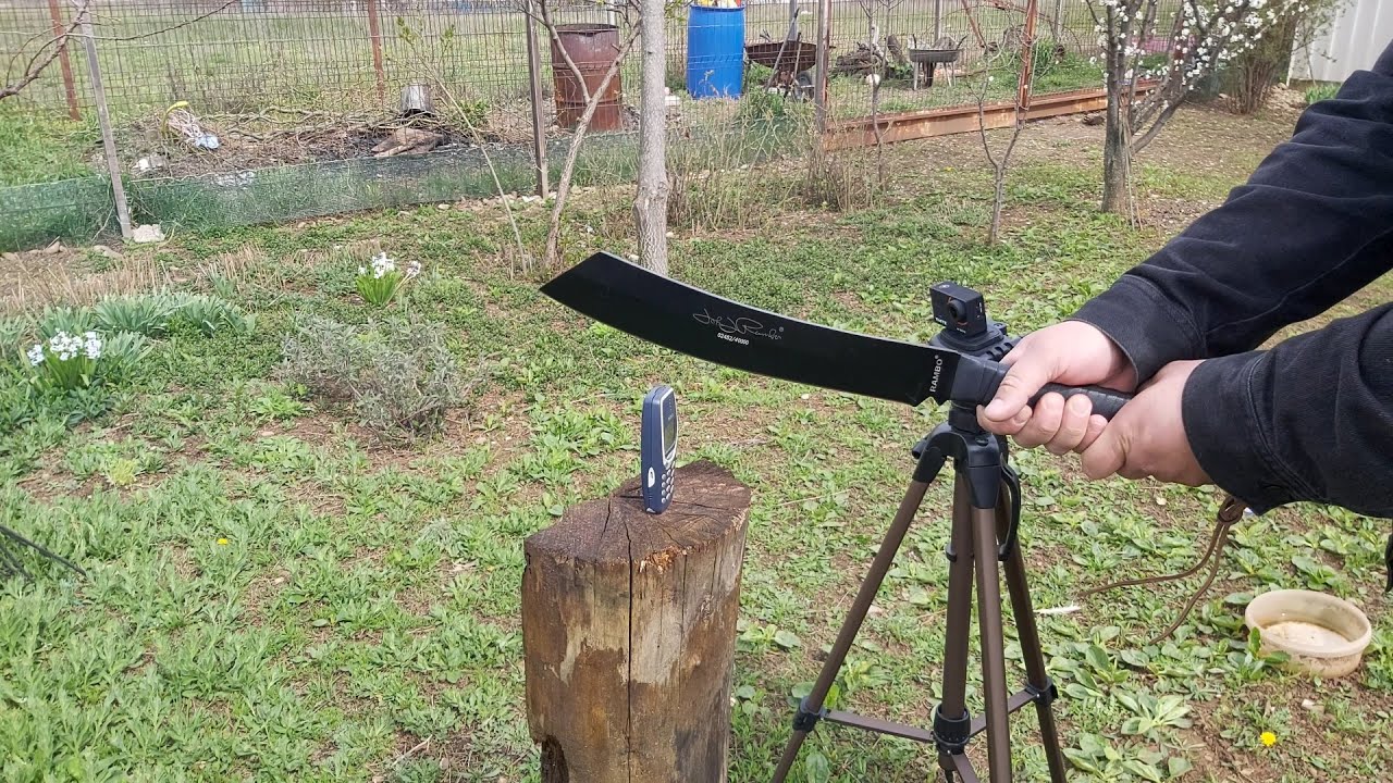 Nokia 3310 vs Rambo IV machete