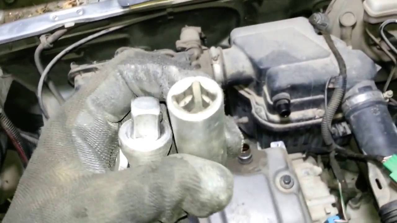 Guia para mudar a correia de distribuição num Citroen Saxo 1.1i