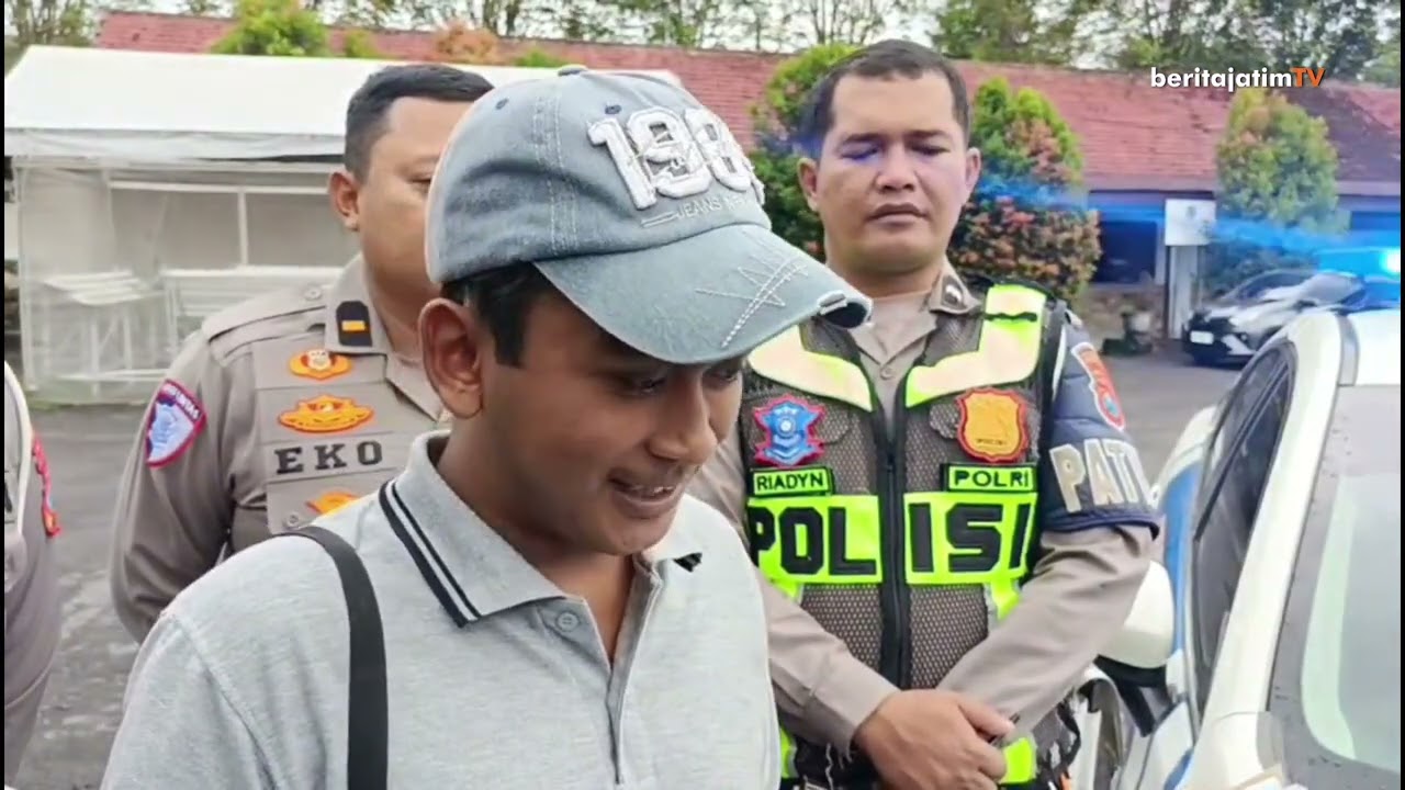 Viral Truk Bermuatan Kayu Zig-Zag di Jalan Nasional Lumajang, Polisi Tahan Kendaraan Sebulan
