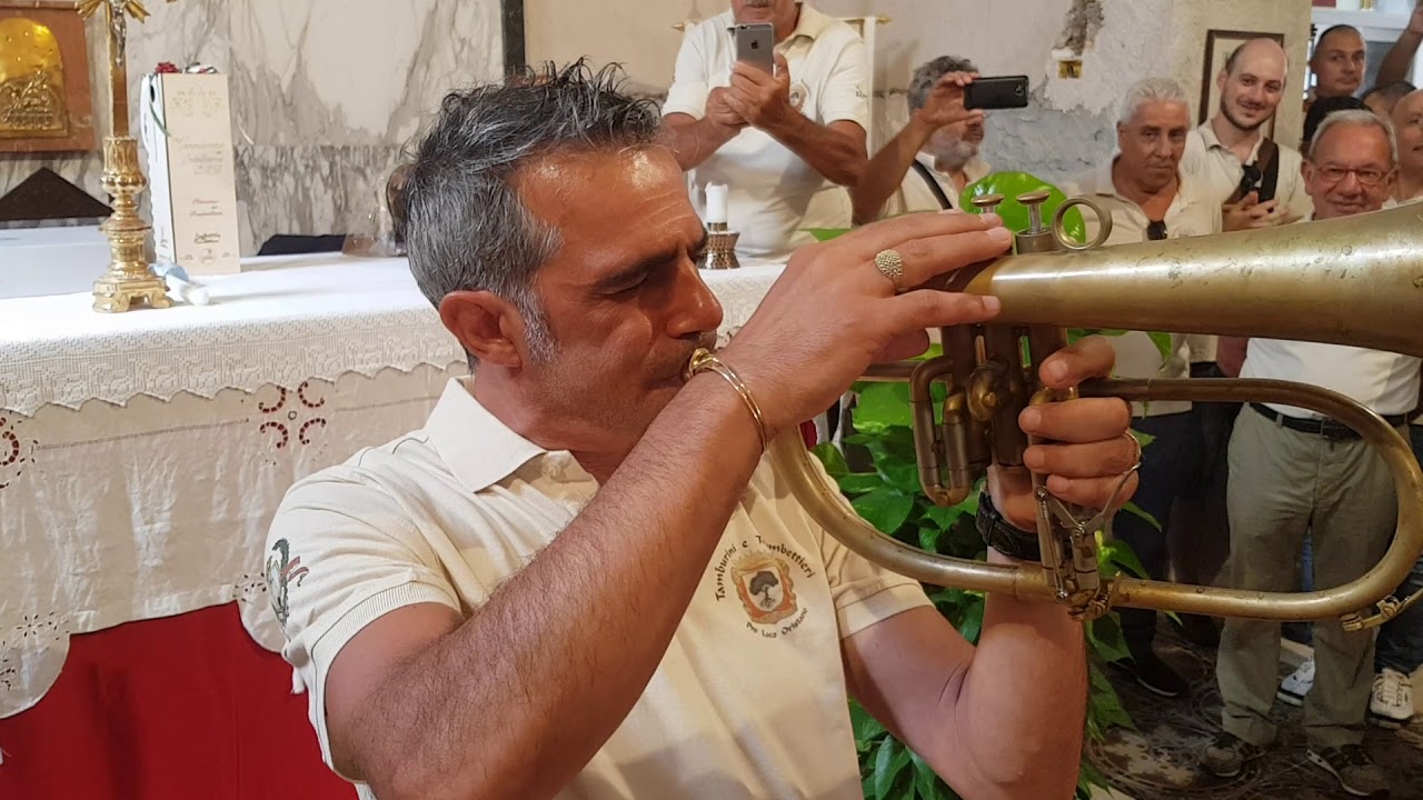 Paolo Fresu trombettiere Pro-Loco. Assolo di tromba dedicato alla Sartiglia. E scatta l'ovazione