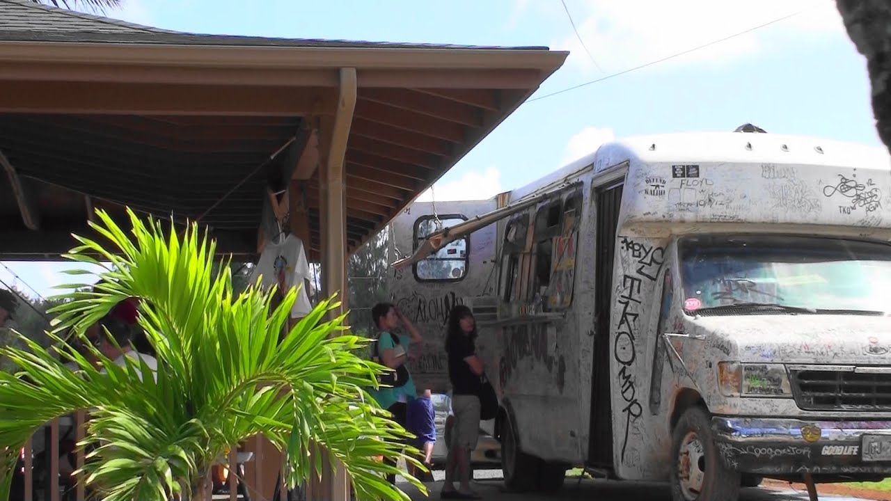 ジョバンニ  ( カフク ) シュリンプ・ワゴン ： Giovanni's Shrimp Truck. Kahuku hawaii. / ぶらり旅ハワイ