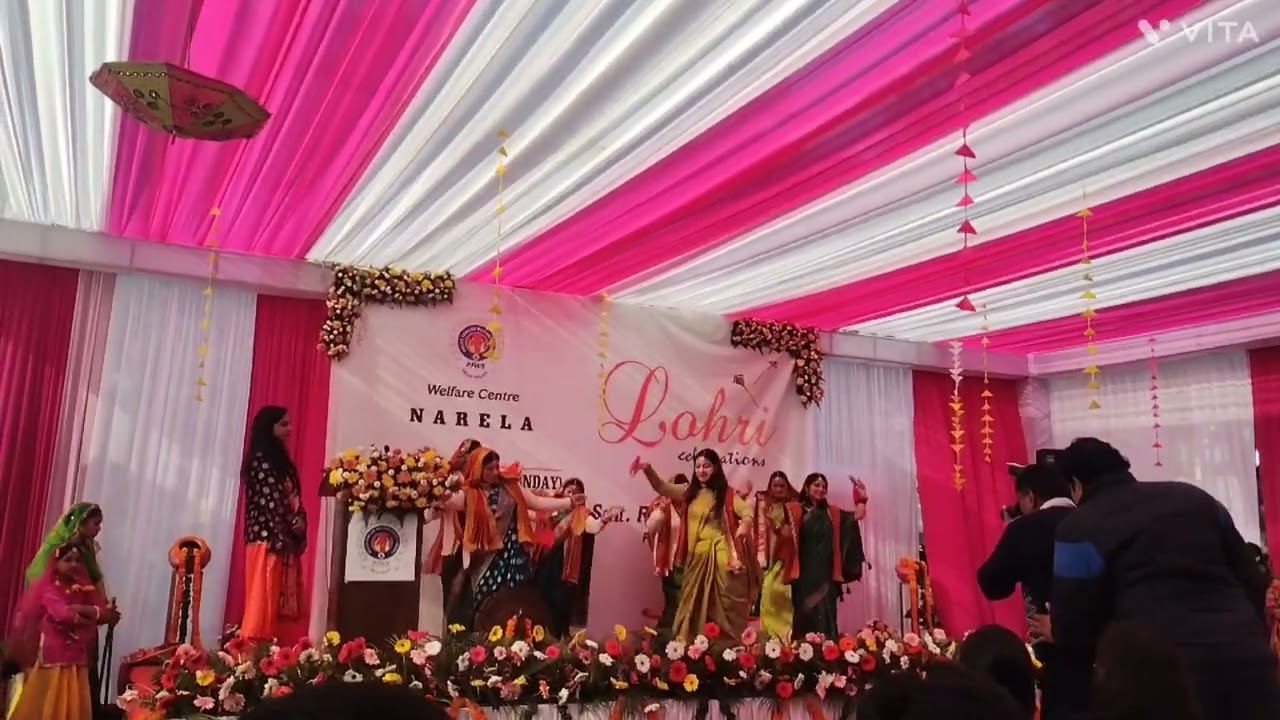 नरेला पुलिस कालोनी में लोहड़ी पर बेडू पाको गीत  Narela Lohri Bedu Pako Song