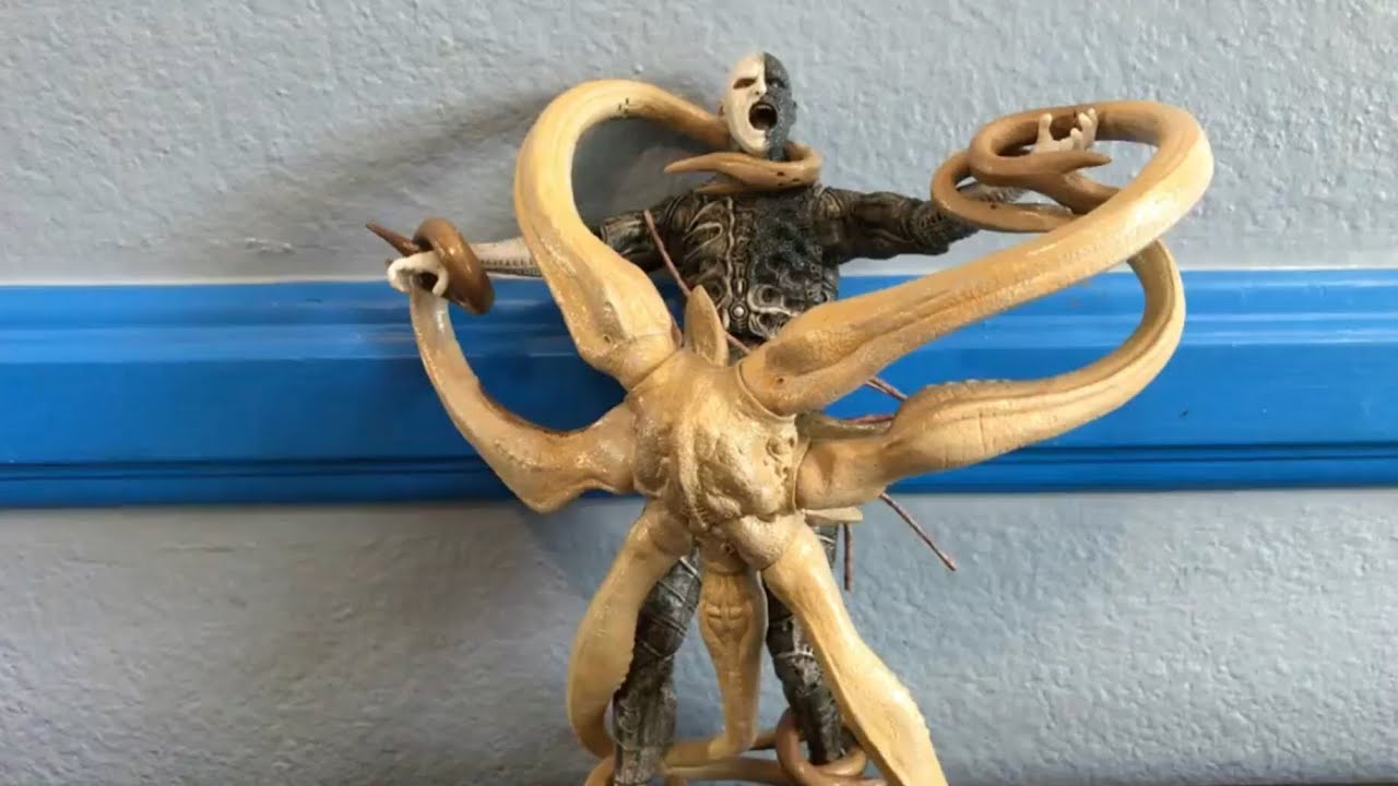 Neca Prometheus Trilobite vs engineer (battle-damaged) action figure review