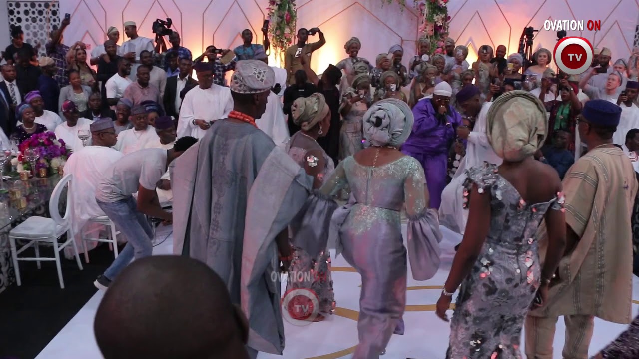 Teni performing Askamaya at Mr Segun Awolowo jnr, Daughter's Wedding
