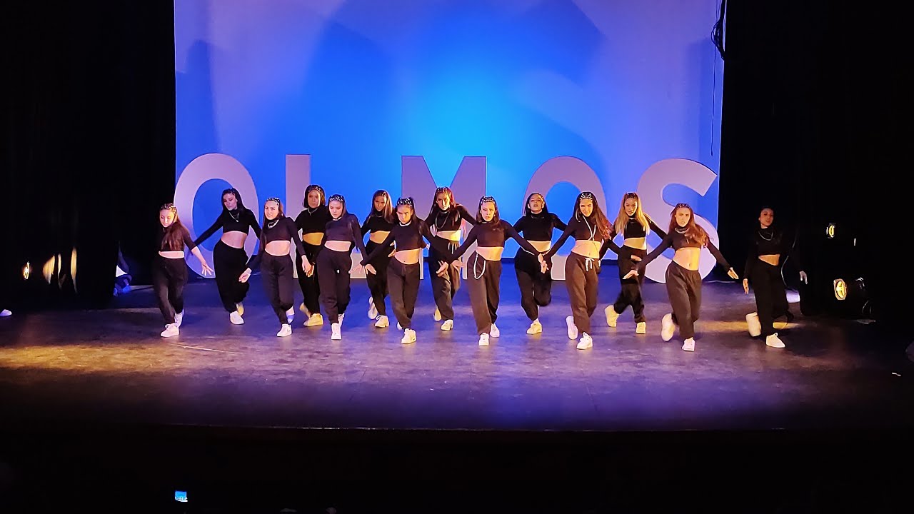 Las Bravas by Faith Youngers Competencia Mayo 2021