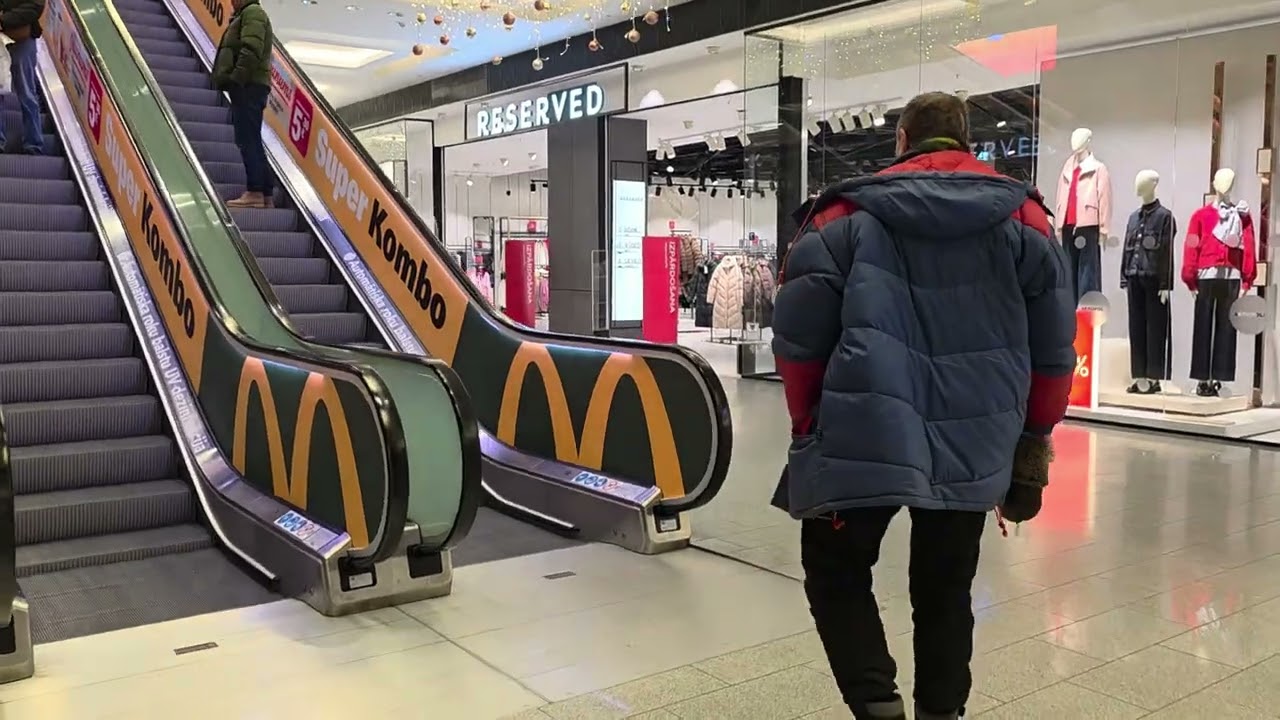 Рига, Акрополь. Мимо бутиков в книжный. Around the shopping center. #riga #trips # mall