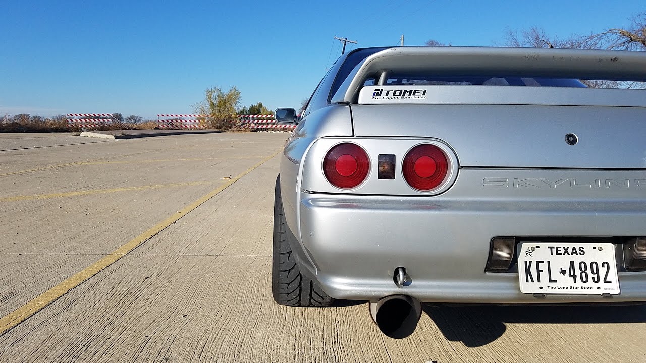 How to lift a Skyline r32 and place jack stands