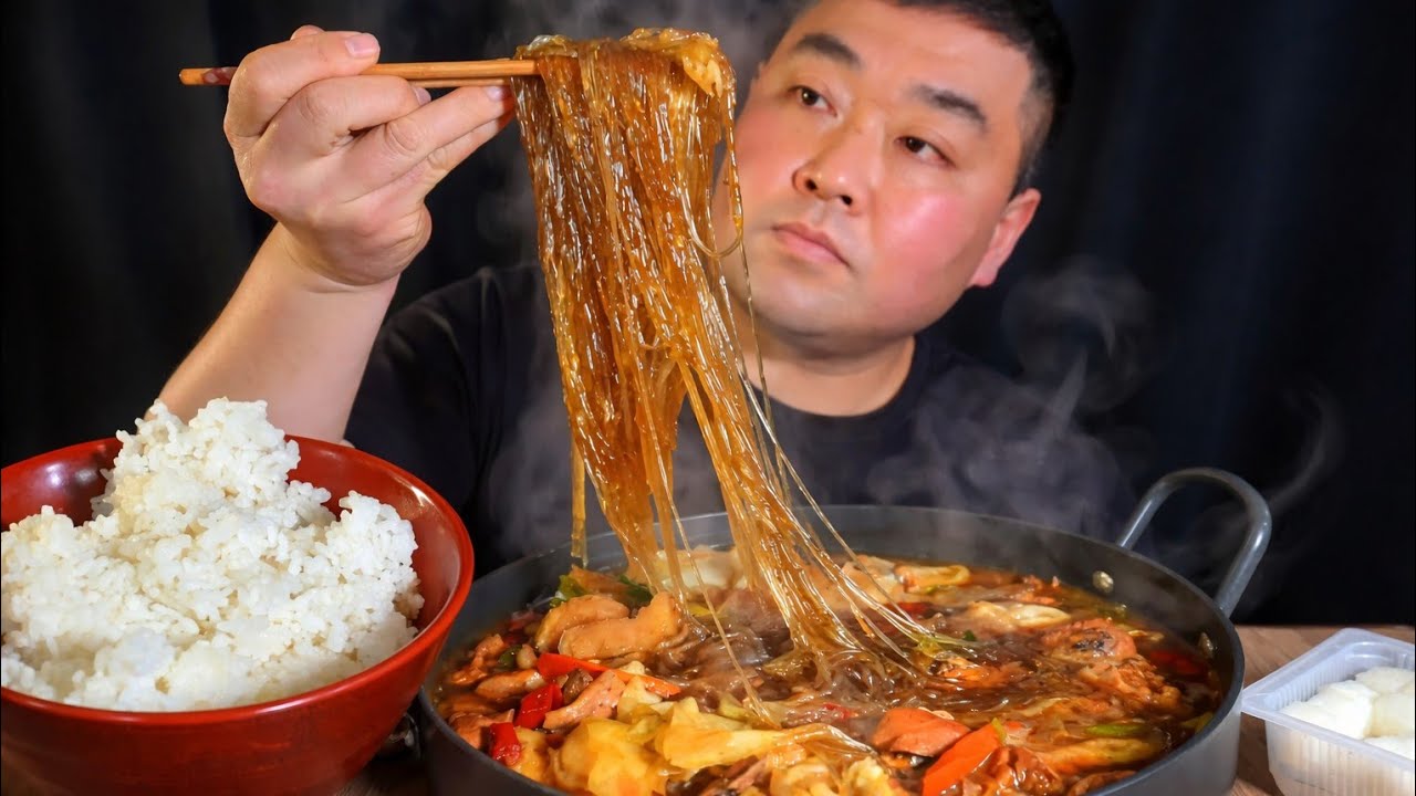&ldquo;닭보다 당면이 미쳤다&hellip; 안동 시골찜닭 끝판왕&rdquo;