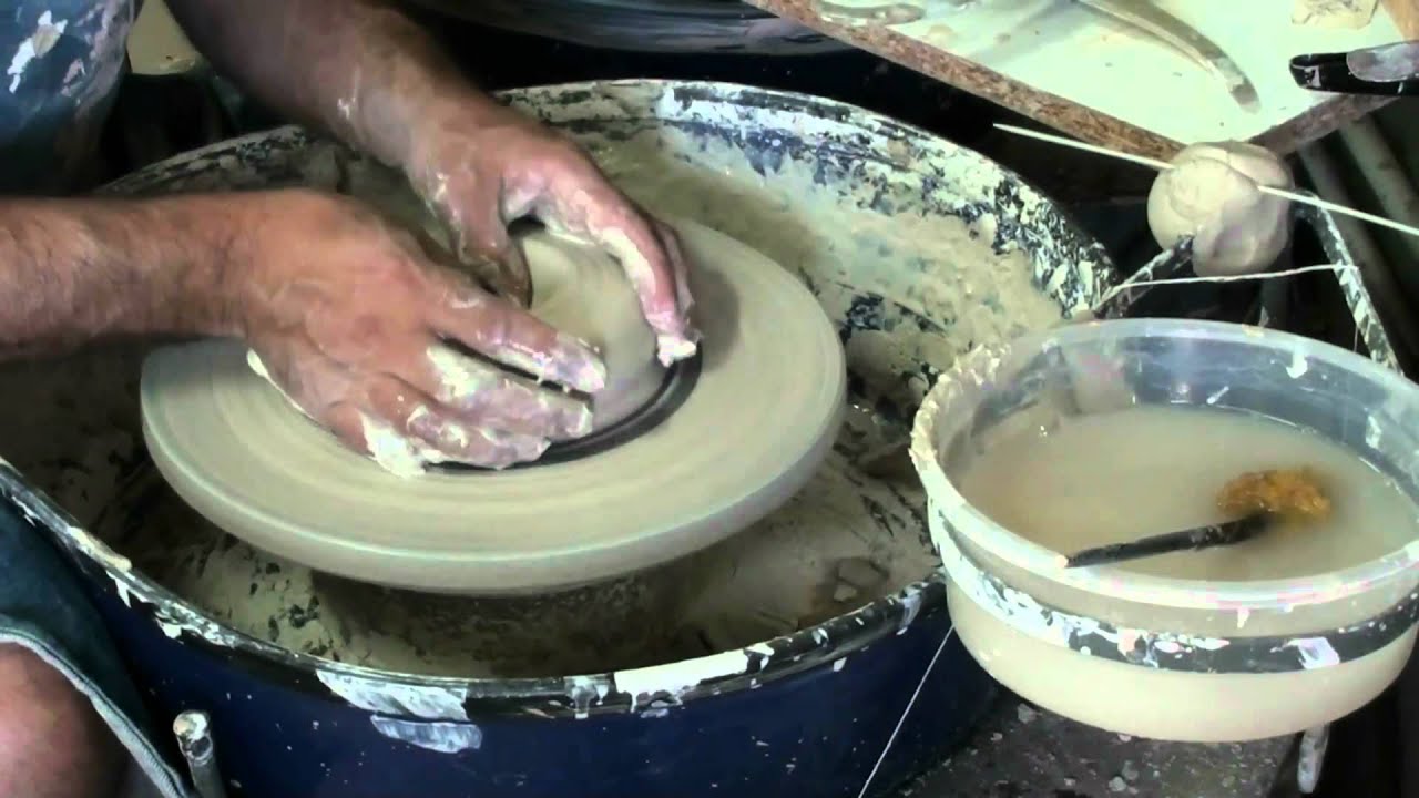 Torneando un bowl: Alfarería, trhowing a bowl: Francisco Lorusso