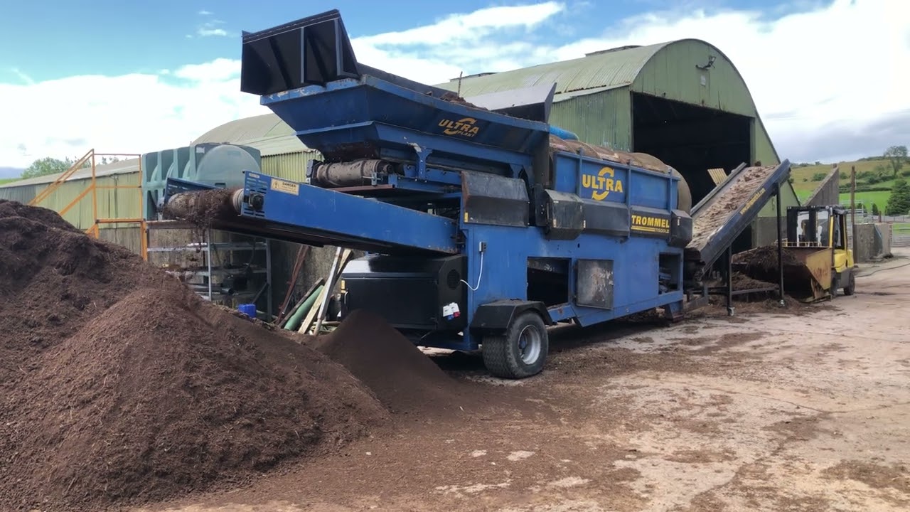 Screen Cleaning Topsoil with Ultra Trommel
