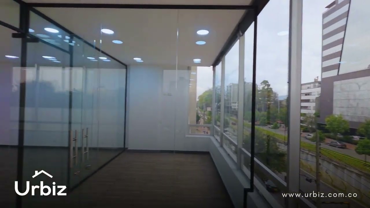 Oficina de 74 m² sobre Av  19 con NQS