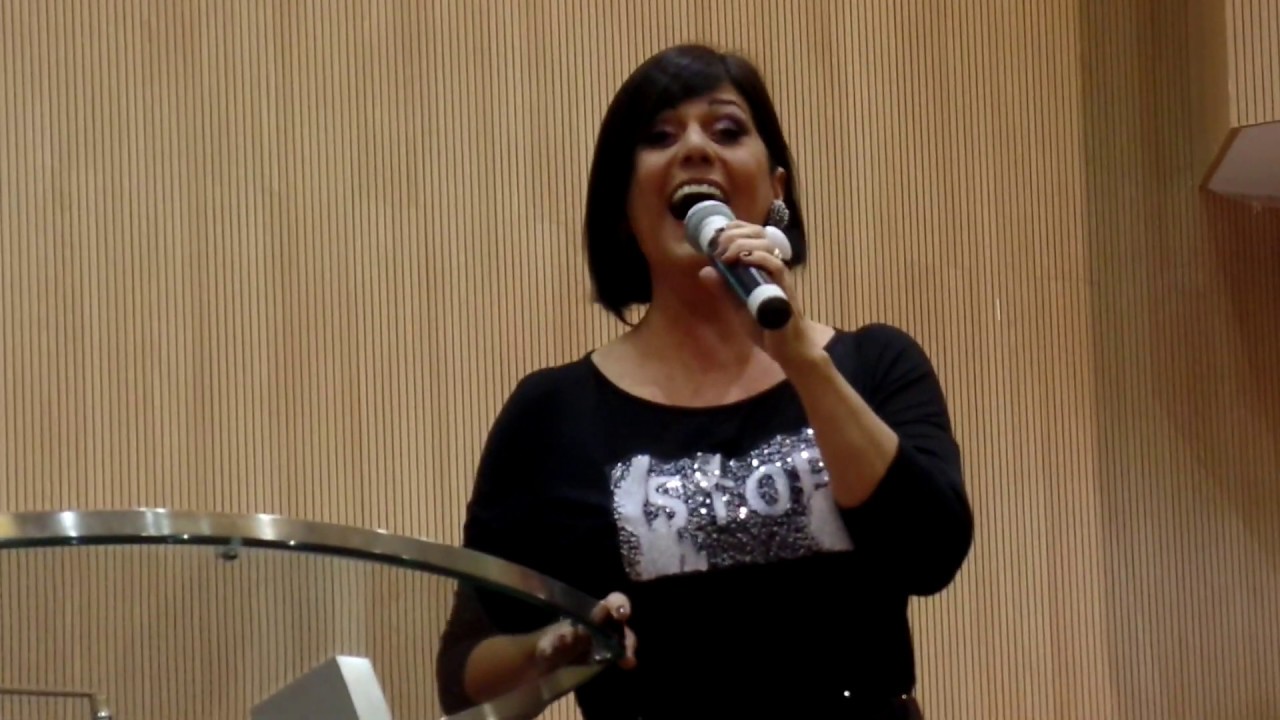 Silvana Andrade - De joelhos (Igreja Batista Sião, Salvador - BA)