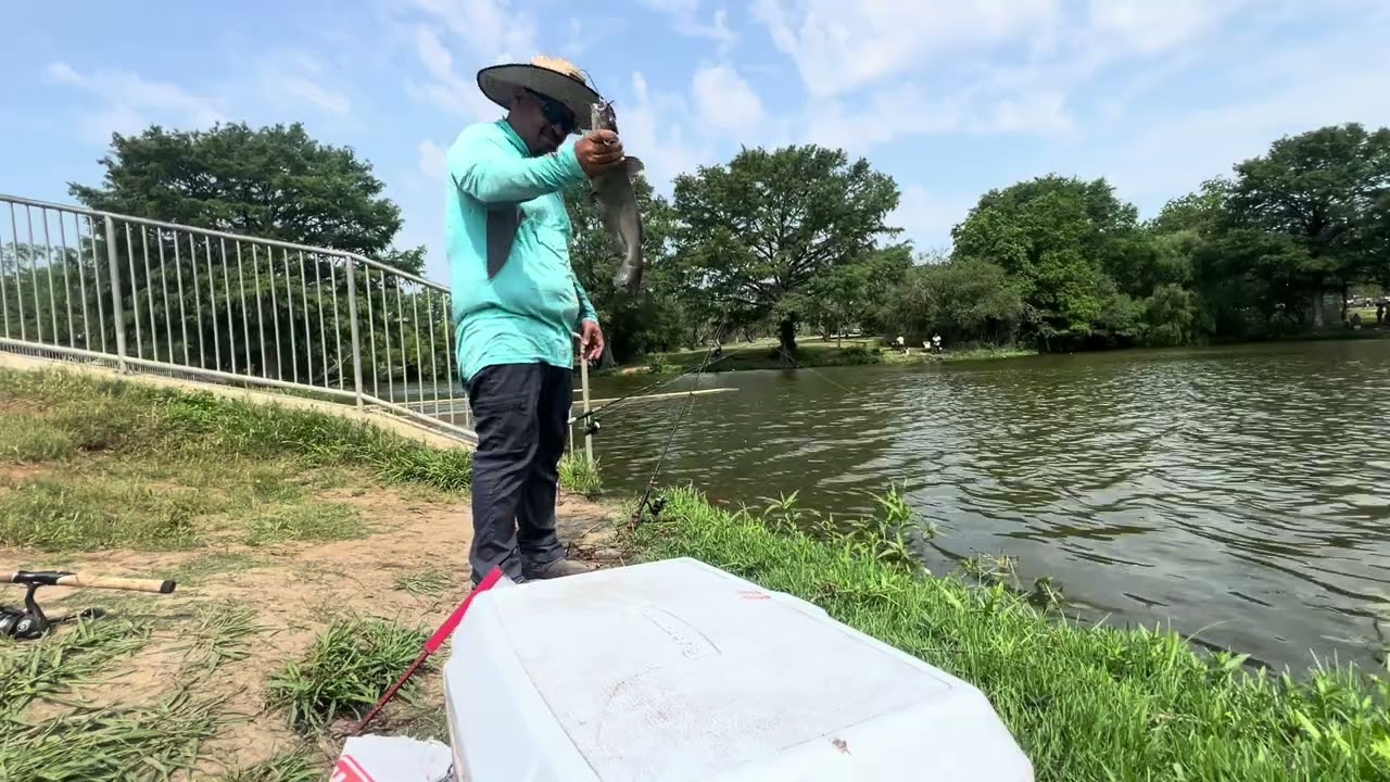 FISHING SOUTH SIDE LION PARK SAN ANTONIO TX. (Recorded on IPHONE 13p Pro Max )