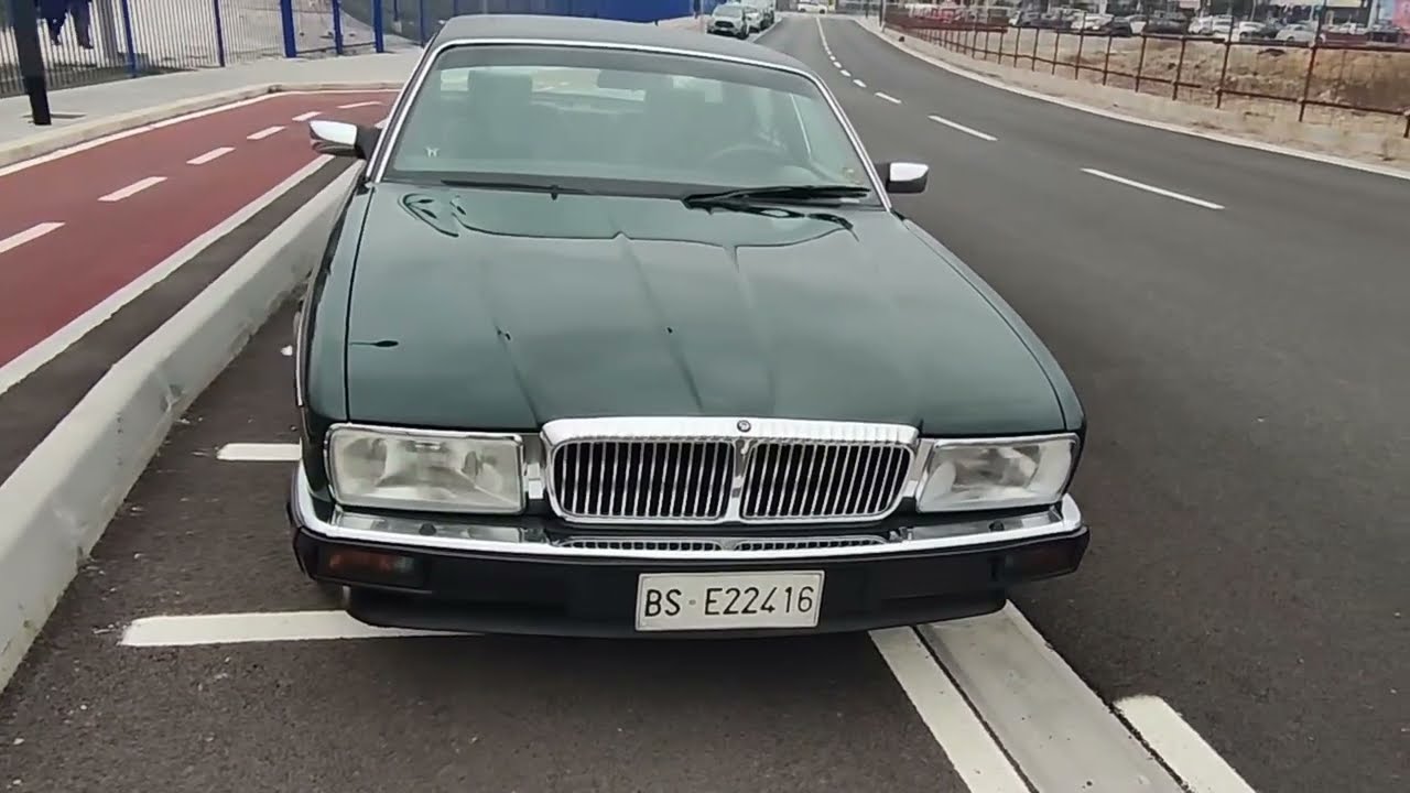 Una passeggiata a Firenze con la Jaguar Daimler XI40 4.0 (Jaguar XJ6 XJ40 driving in Florence )