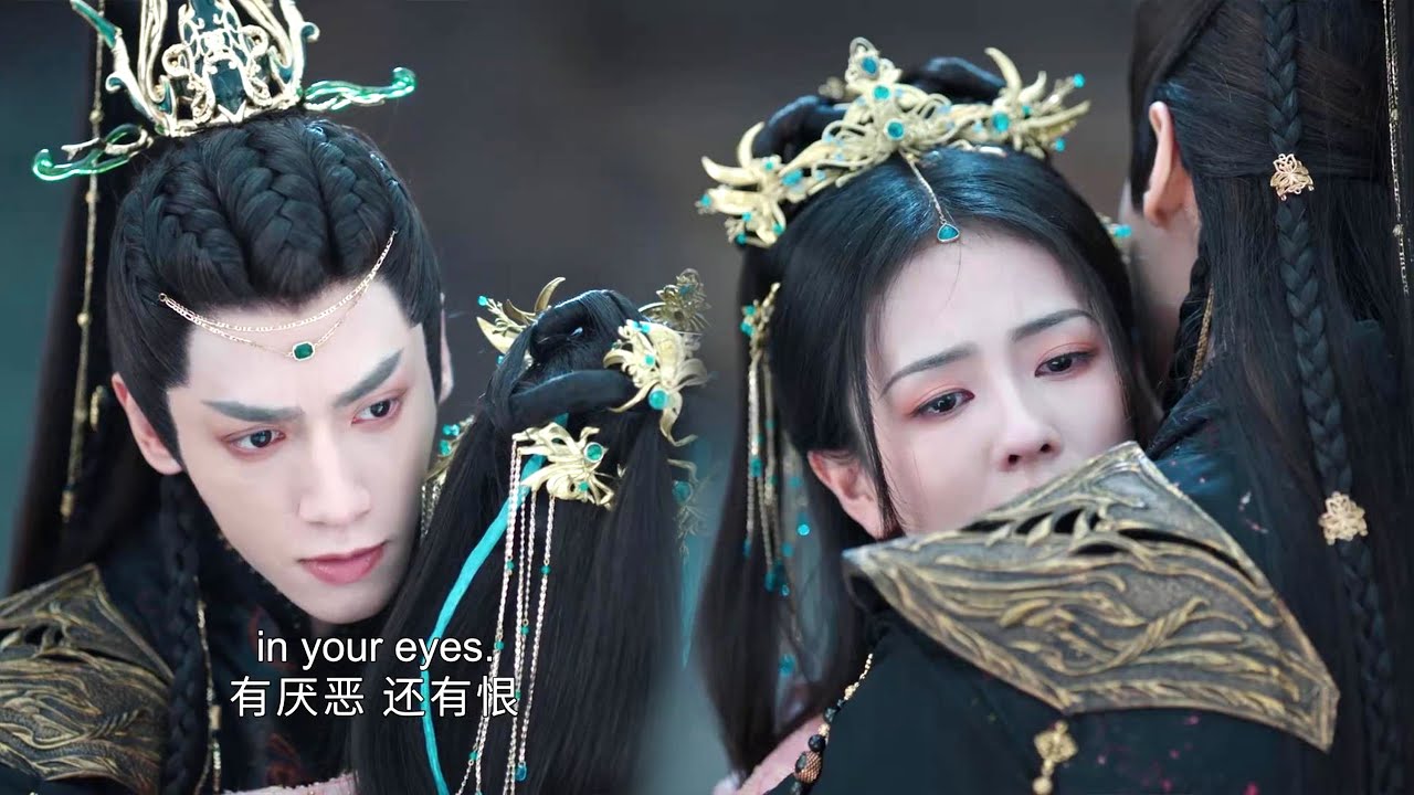 灰姑娘和魔王误会解除，两人紧紧拥抱在一起，灰姑娘躲在他怀中哭泣！#长月烬明