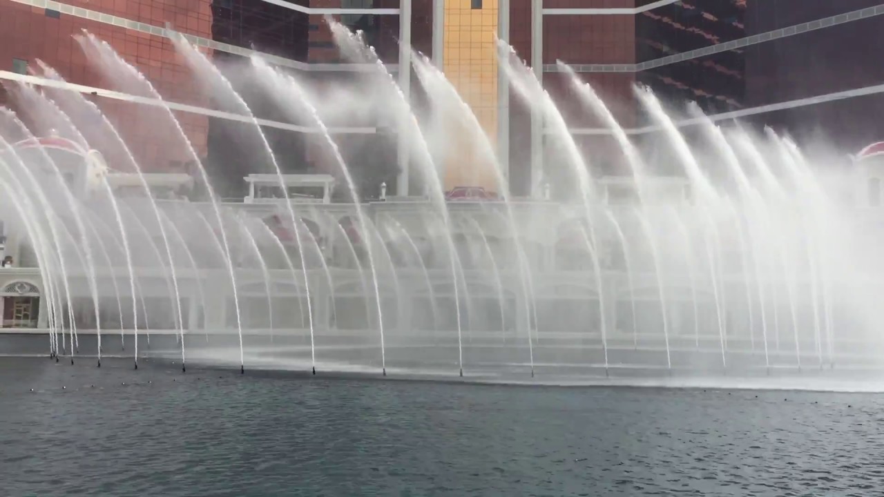 Performance Lake at Wynn Palace - Luciano Pavarotti - La Donna è Mobile (Rigoletto)