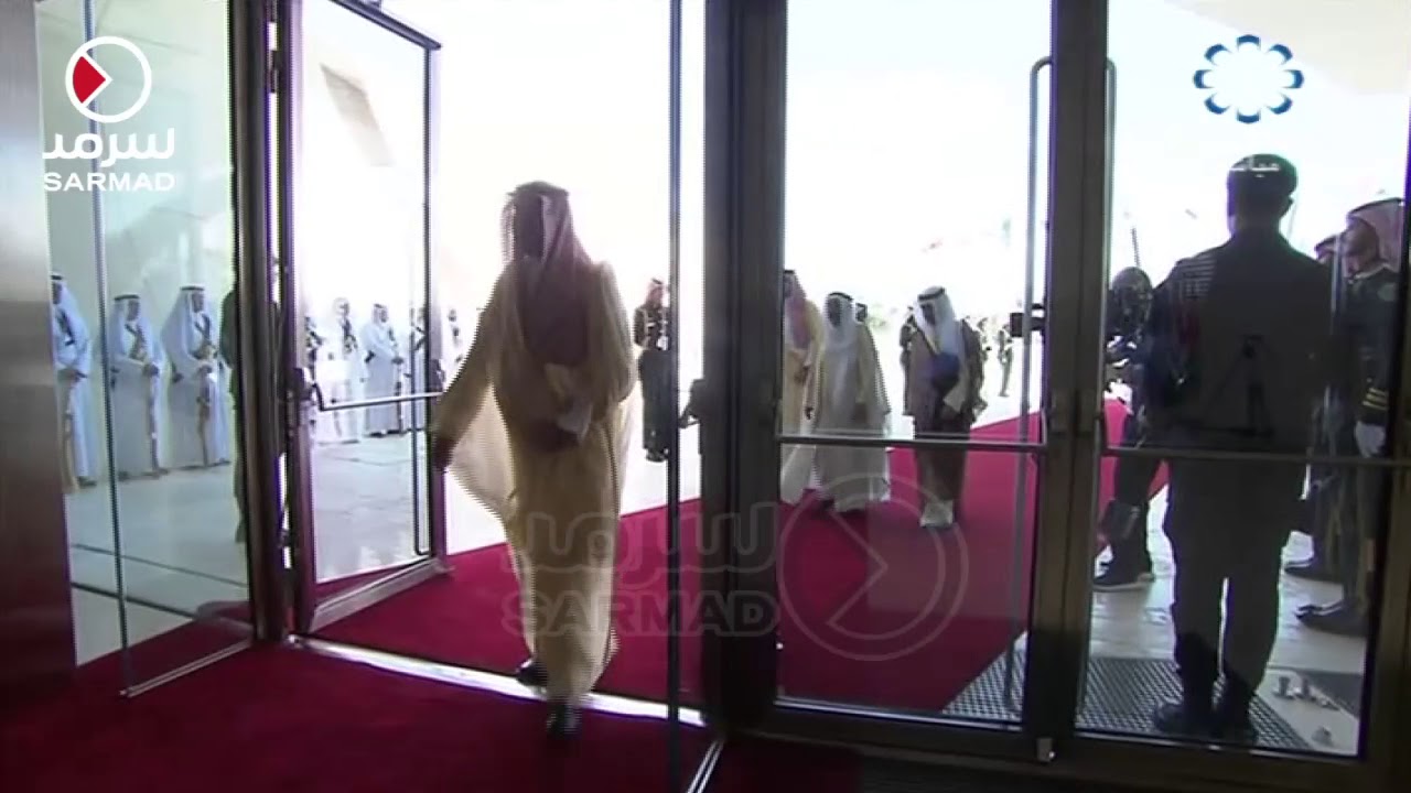 الملك سلمان يستقبل سمو الأمير الشيخ صباح الأحمد خلال وصوله إلى مقر إنعقاد القمة العربية الـ29