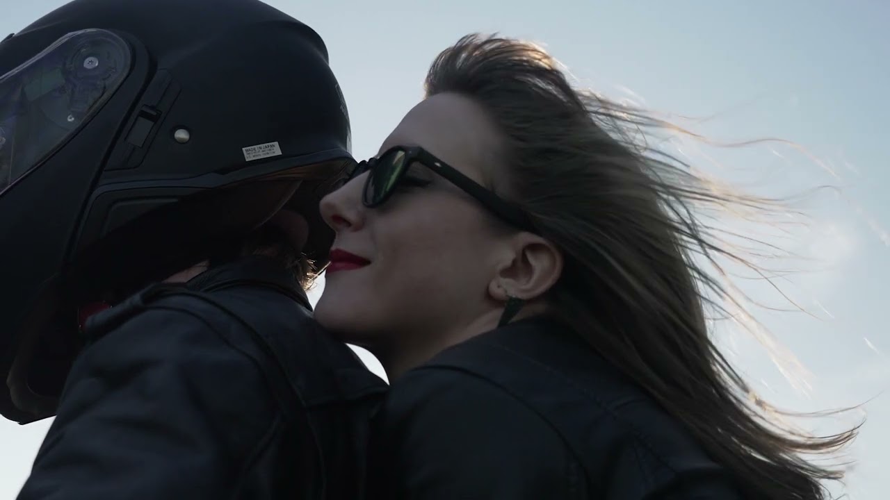 Hayley Lynn - 'Feel The Way I Do' (Official Music Video)