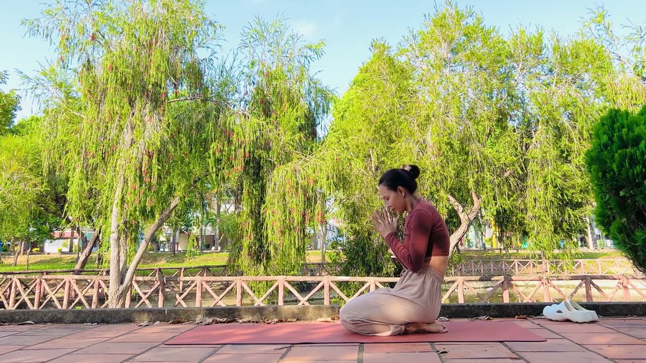 Satisfying Leg Stretches & Backbend with Yoga Wheel to Enhance Your Curves & Total Body Relaxation