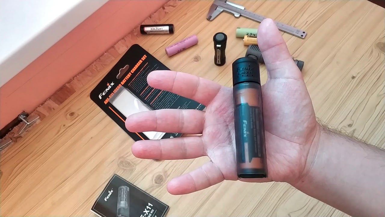 Зарядное устройство Fenix ARE-X11 (kit с аккумулятором и функционалом powerbank-а)