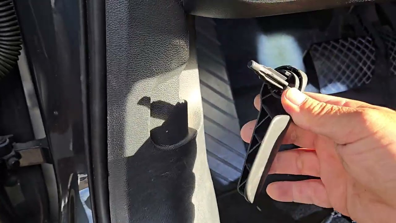 2017 AUDI A4  REMOVE HOOD RELEASE HANDLE