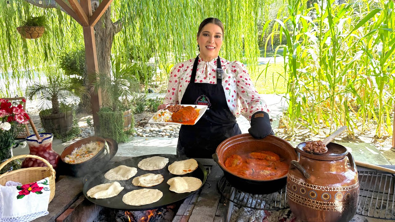 CHILES RELLENOS DE NOPALES Y QUESO EN SALSA ROJA!!