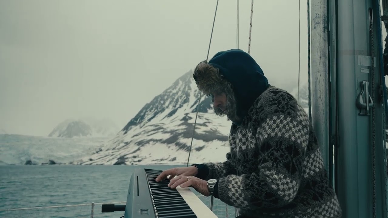 Yann Tiersen - Ninnog Live (Filmed at Monacobreen Glacier, Svalbard)