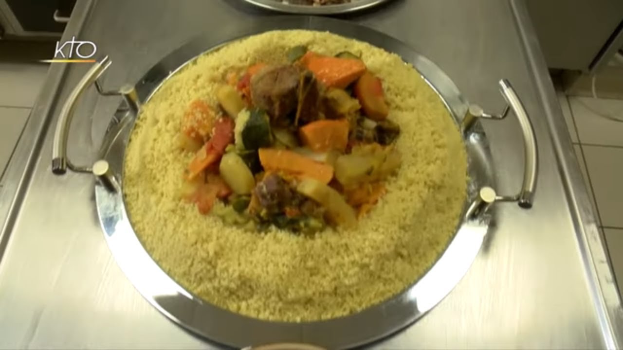 Couscous à la marocaine, rouleaux au miel et amandes