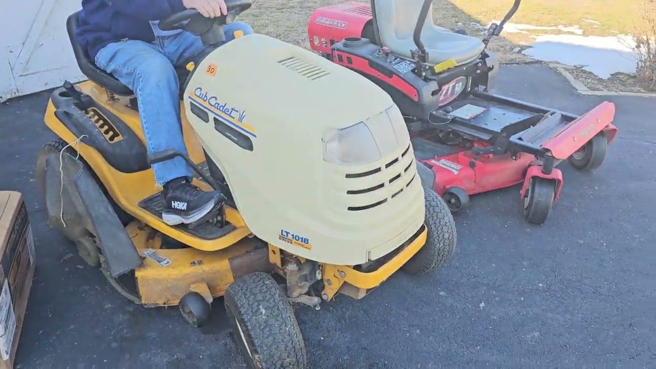 Cub Cadet LT1018 Hydrostiatic Drive Mower - Lot 30 555 Auctions