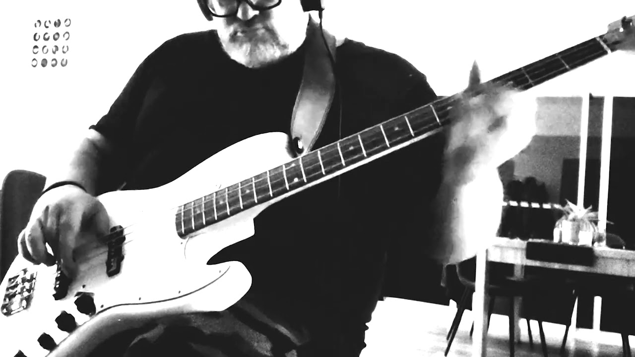 BEN FOLDS FIVE - One Angry Dwarf & 200 Solemn Faces (Bass cover)
