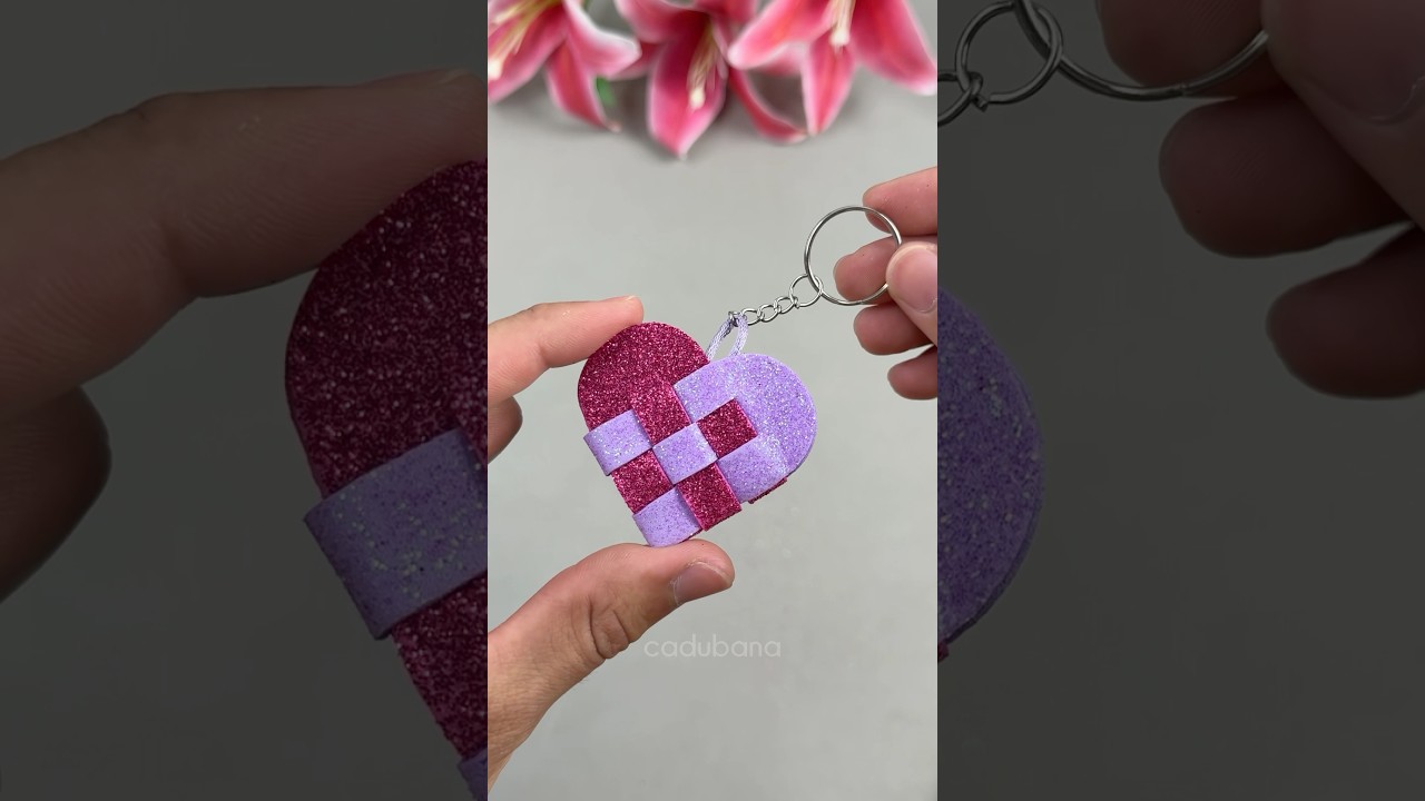 Lindo llavero de foami 💖
