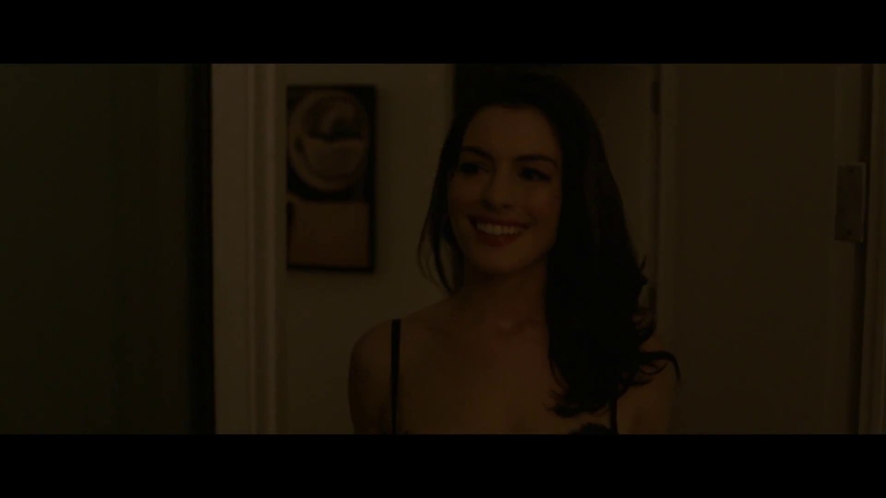 Ocean's 8 Anne Hathaway Hot Femdom Fur Coat Scene