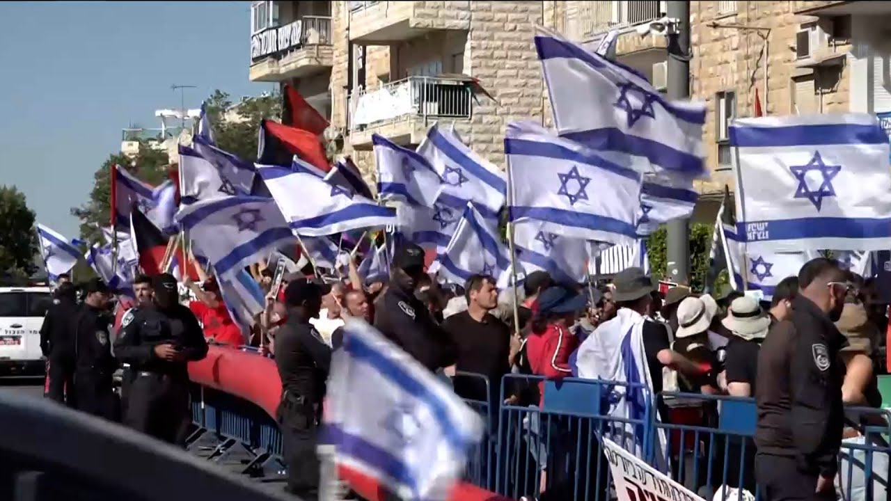 גופות ועגלות קבורה: ההפגנות נגד הרפורמה המשפטית עולות מדרגה