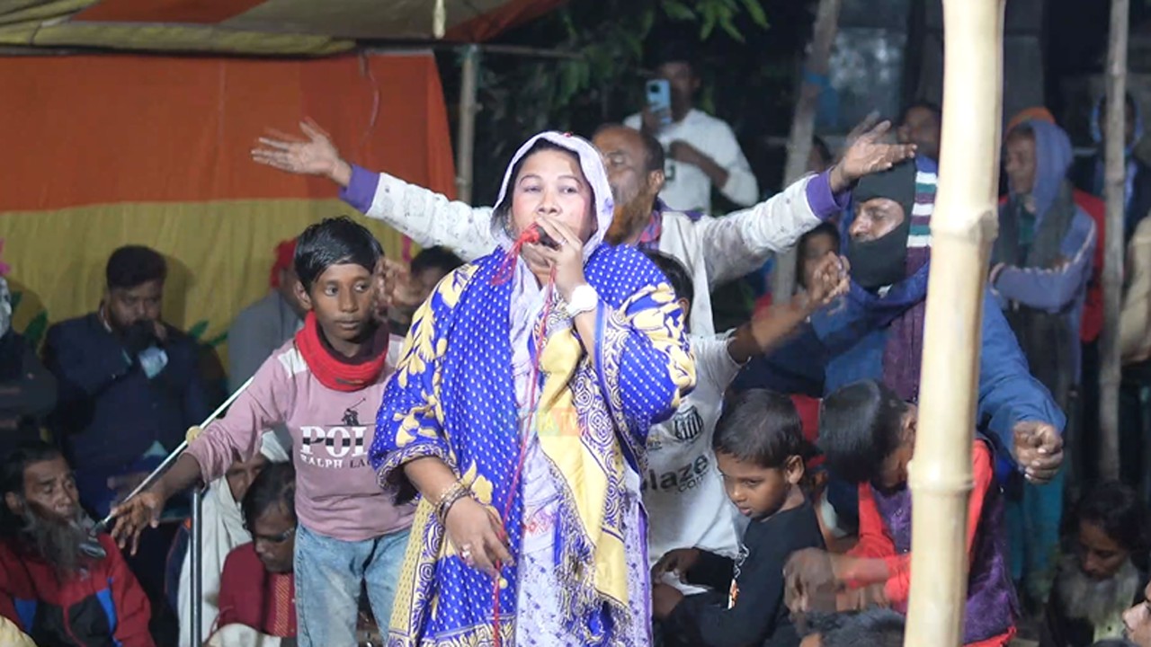 আমায় নিয়া চল গো তোরা সোনার মদিনা