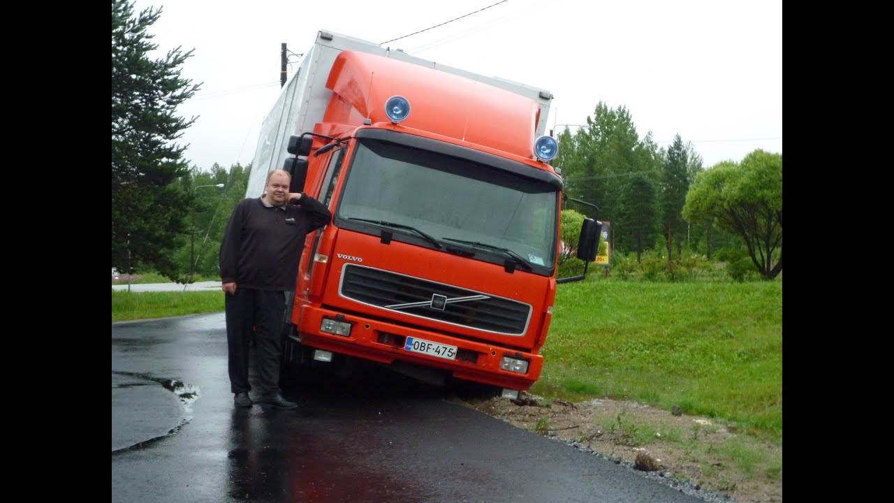 2016.07.05 Mutkat suoriksi - Volvo ojassa