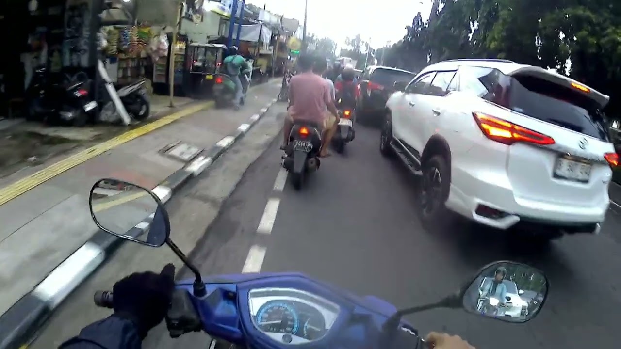 Jalan jalan part2 ke arah ke kebun jeruk sore hari pukul 18:15