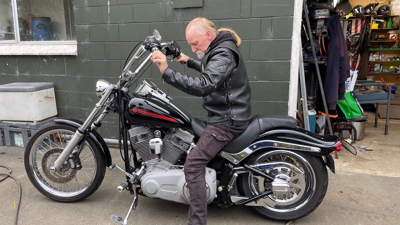 Installing the 422 Progressive shocks on the 2007 Harley Davidson Softail Standard.