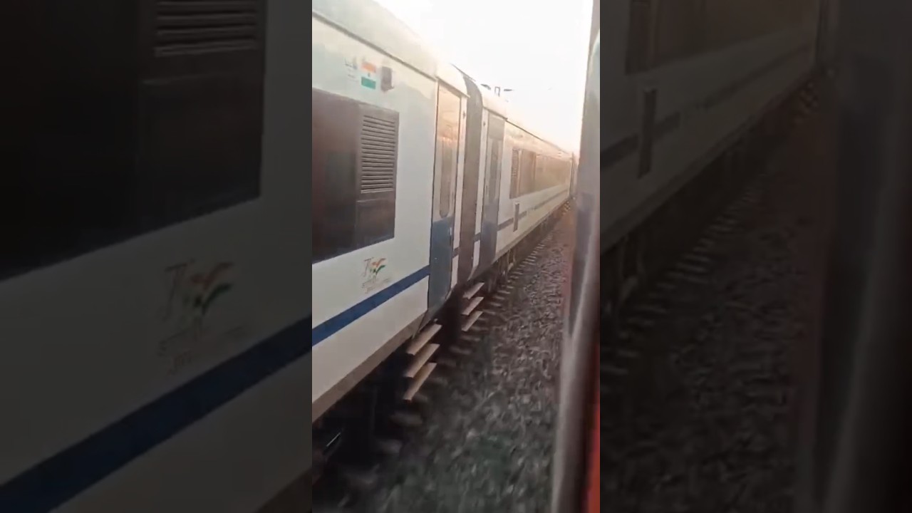Coromandel v Ranchi Vande Bharat parallel race 🔥🔥 #shorts #indianrailways