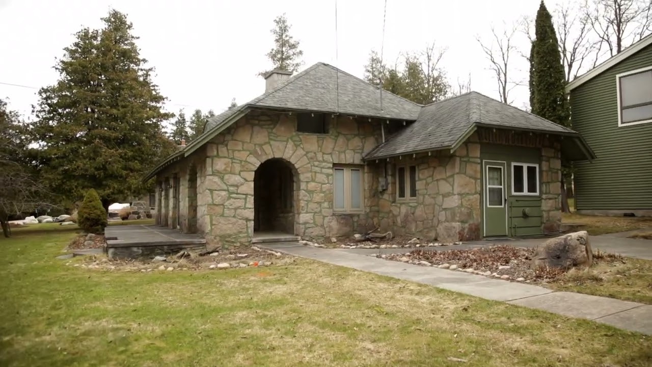 Earl Young's Mushroom Houses