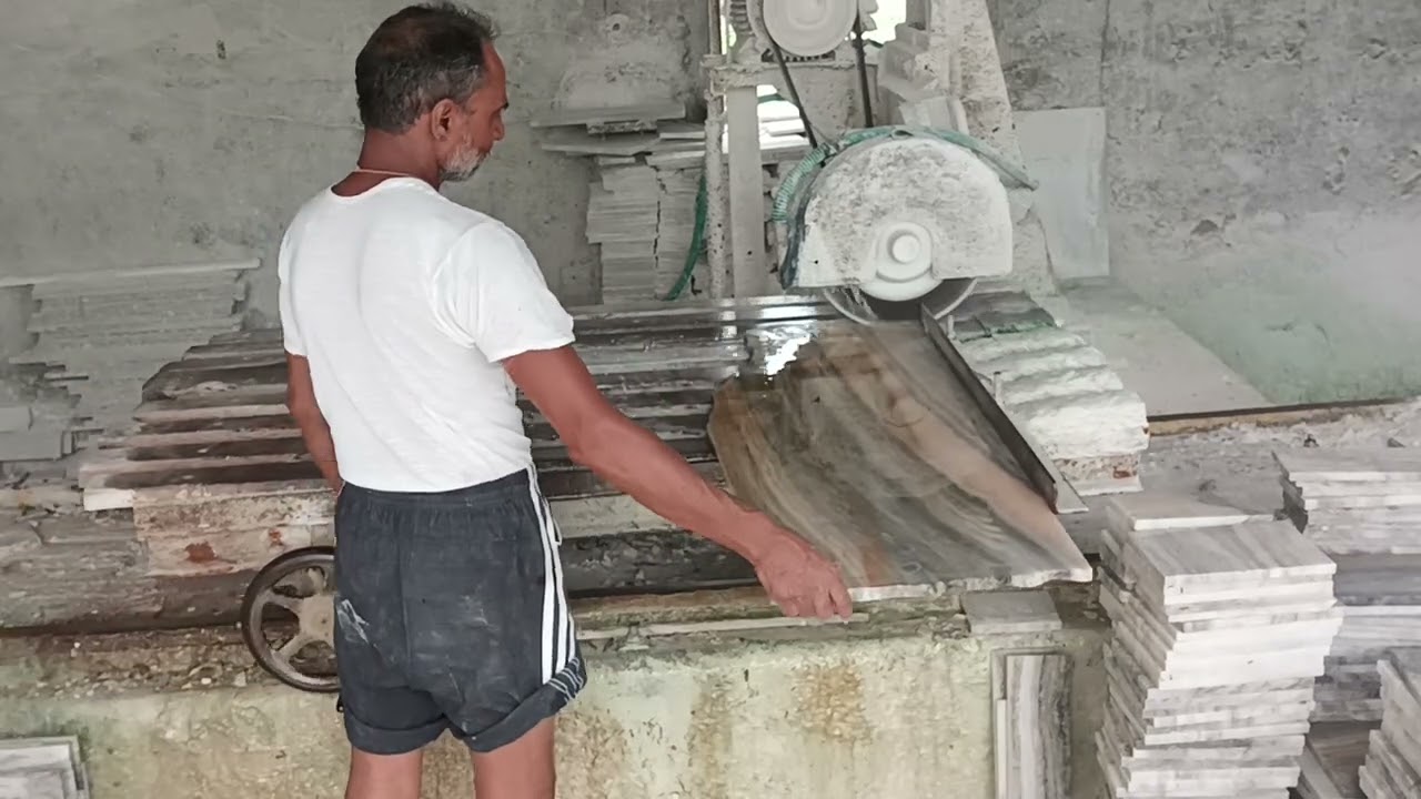 marble ki tiles cutting proses.