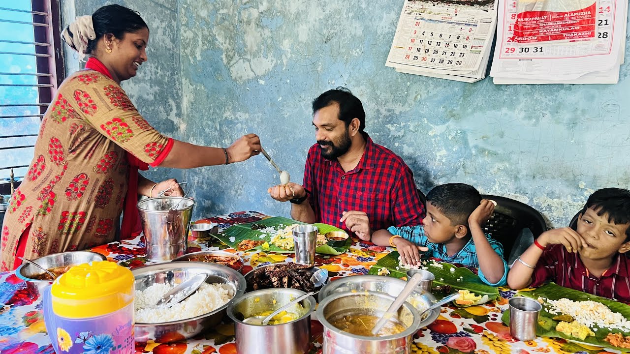 രണ്ടു കുഞ്ഞു മക്കളേയും ചേർത്ത് പിടിച്ച് ഒരമ്മ ഇത് ശരിക്കും വീട്ടിൽ ഊണ് തന്നെ