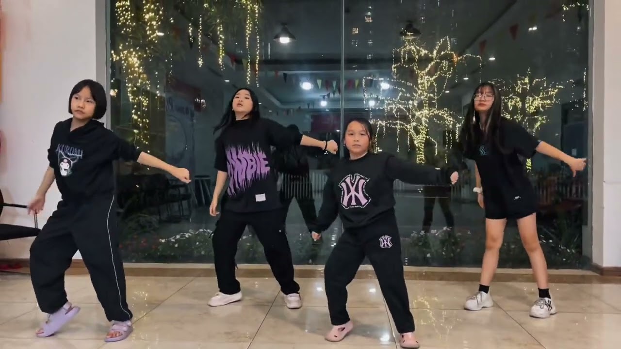 LaLaLaLa - Straykids| Dance by Royalkids