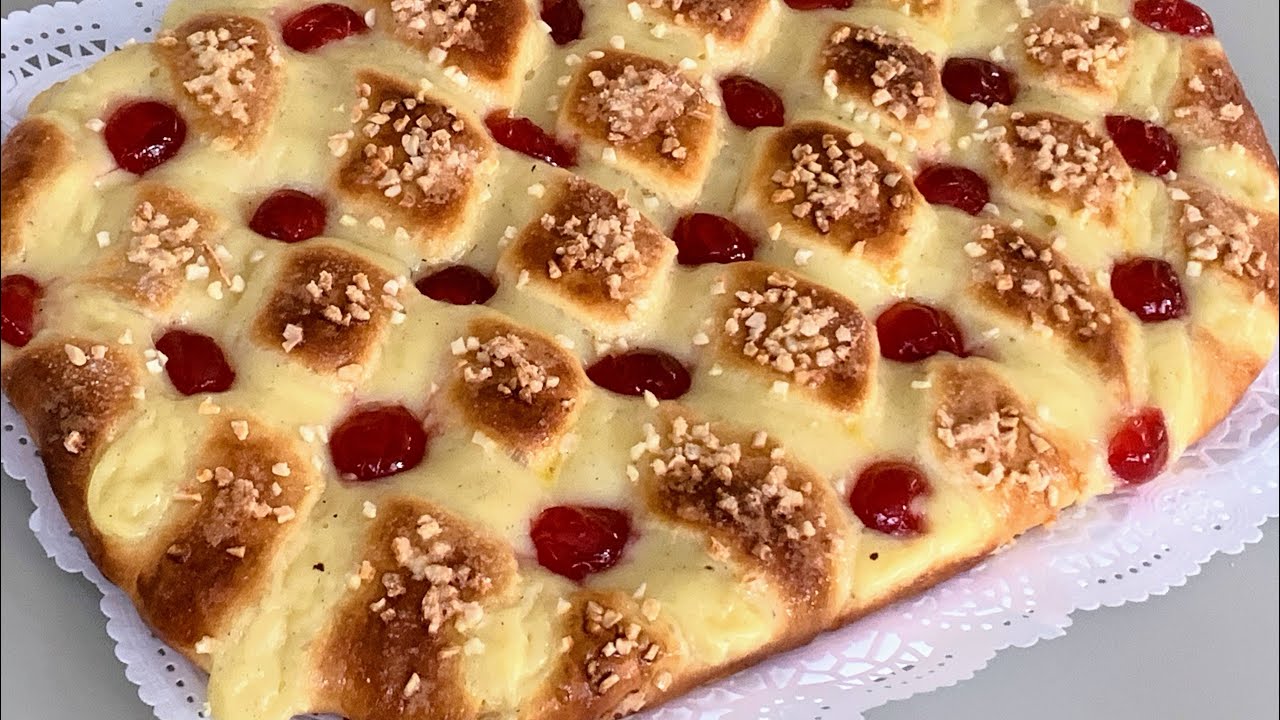 COCA DE CREMA Y CEREZAS