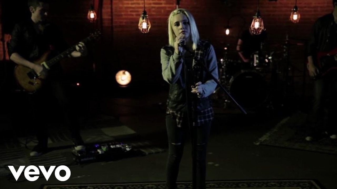 Bea Miller - Fire N Gold (Live from Serenity Studios)