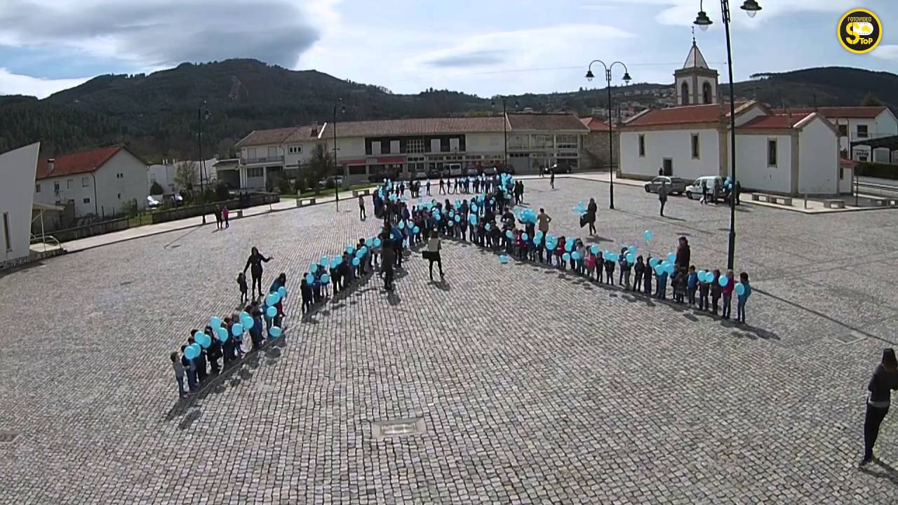 Crianças de Boticas criaram “Laço Azul Humano” contra os maus-tratos | 2016 | BOTICAS