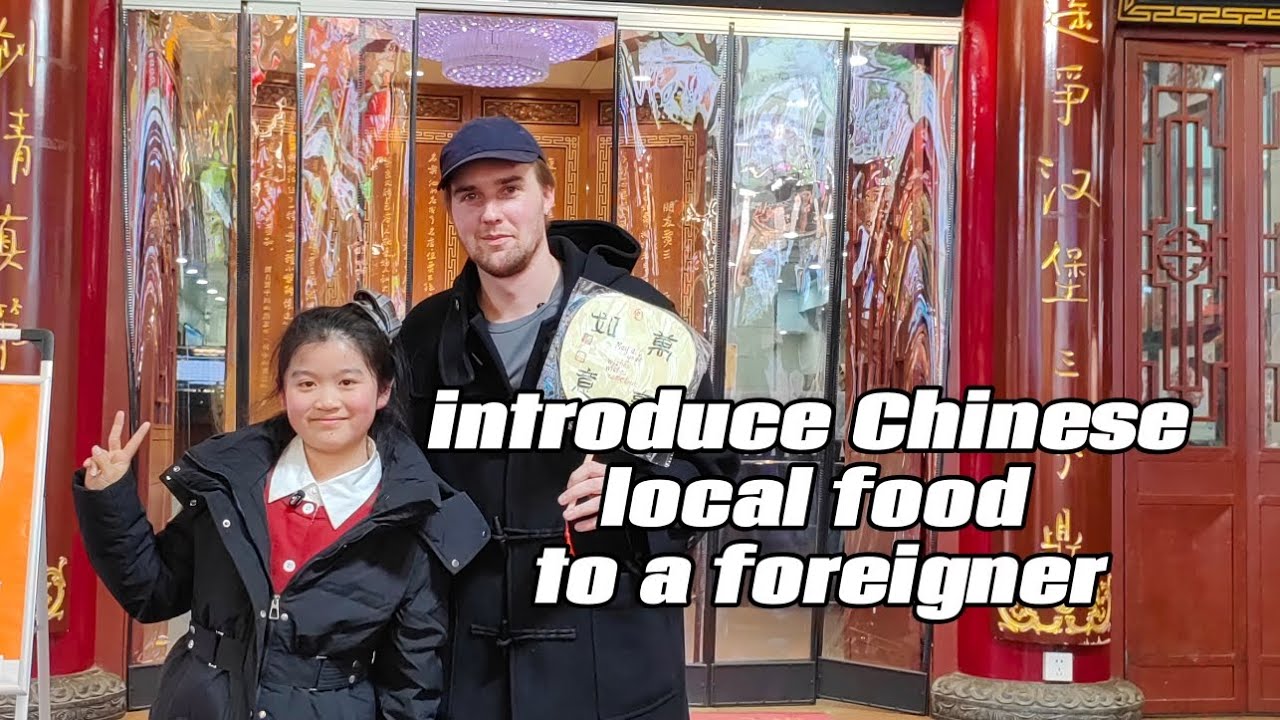 An 11-year Chinese girl introduces Chinese local food to a random foreigner. 